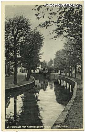 ansichtkaart: Franeker, Zilverstraat met Koorndragershuisje