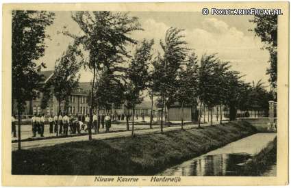 ansichtkaart: Harderwijk, Nieuwe Kazerne