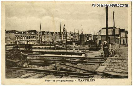 ansichtkaart: Maassluis, Spoor en voetgangersbrug